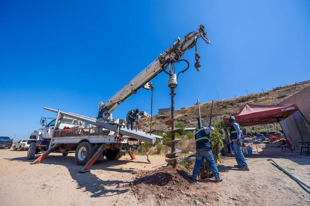 GOBIERNO DE MONTSERRAT CABALLERO EJECUTA OBRA DE ELECTRIFICACIÓN EN COLONIA EL MANANTIAL. lasnoticias.info
