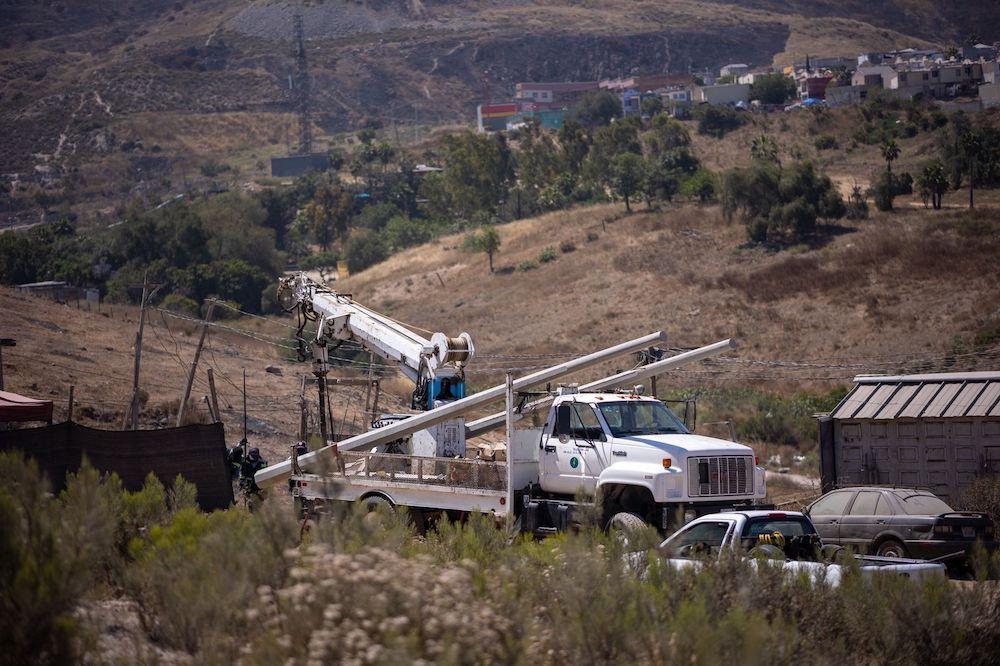 GOBIERNO DE MONTSERRAT CABALLERO EJECUTA OBRA DE ELECTRIFICACIÓN EN COLONIA EL MANANTIAL. lasnoticias.info
