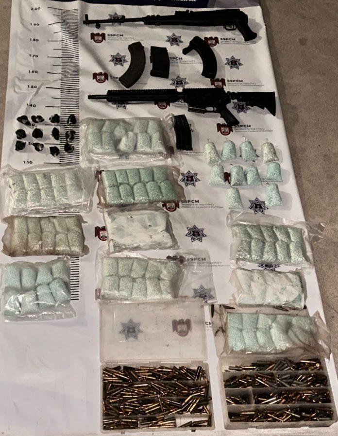 ARMAS, CHALECOS Y MÁS DE 26 KILOS DE FENTANILO EN PASTILLAS FUERON ASEGURADOS POR LA POLICÍA MUNICIPAL. lasnoticias.info