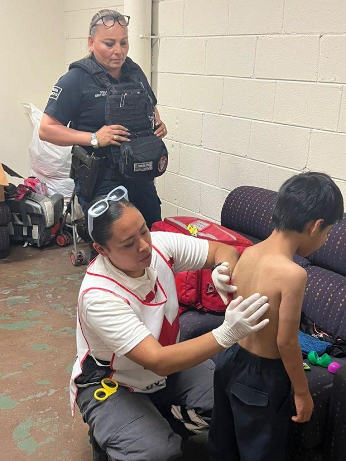 POLICÍA MUNICIPAL RESCATA A NIÑO DE 9 AÑOS VÍCTIMA DE VIOLENCIA. lasnoticias.info