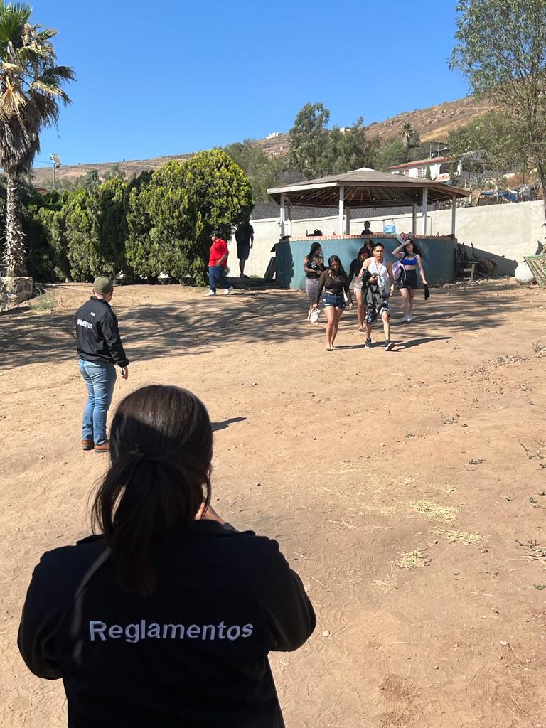 CLAUSURA AYUNTAMIENTO DE TIJUANA SALÓN DE EVENTOS POR ALBERCADA CLANDESTINA CON MENORES DE EDAD. lasnoticias.info