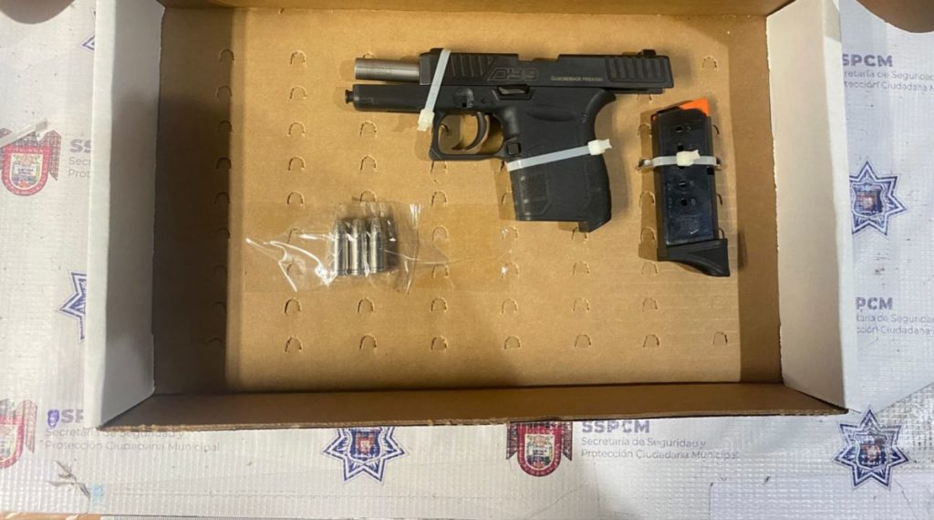 Dos hombres de 15 y 18 años son asegurados armados por la Policía Municipal. lasnoticias.info