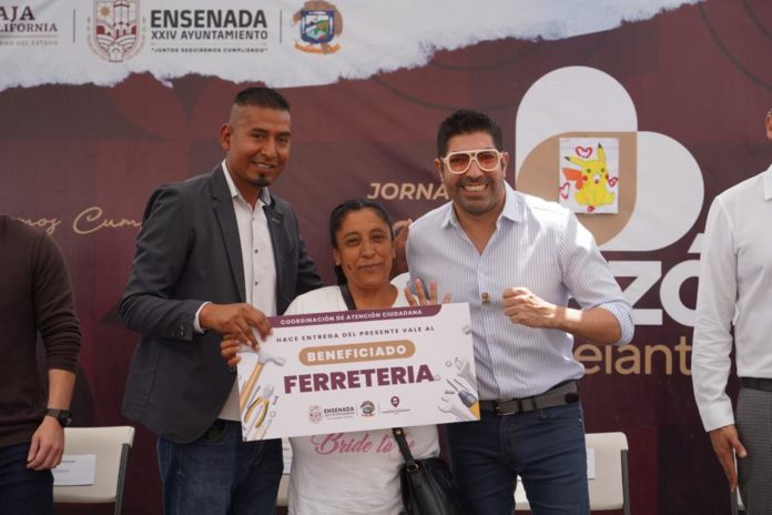RECIBEN RESIDENTES DE EL SALITRAL MATERIALES PARA CONSTRUCCIÓN, TINACOS Y OTROS APOYOS - LasNoticias.info