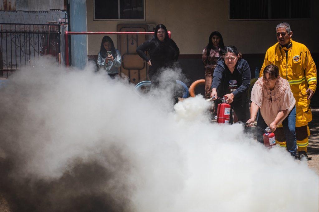CAPACITAN BOMBEROS DE TIJUANA A DOCENTES DE ESCUELAS MUNICIPALES. lasnoticias.info