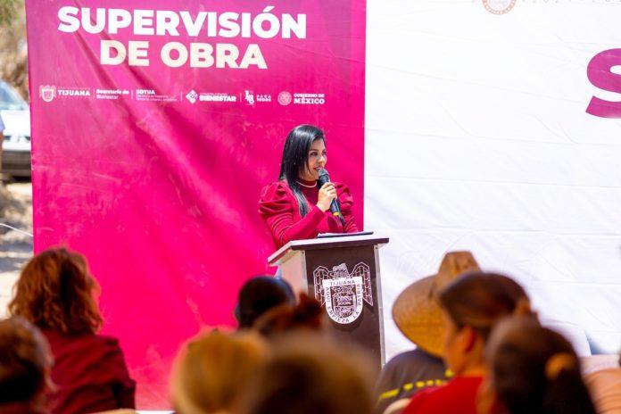 Alcaldesa Montserrat Caballero supervisa obra de pavimentación en El Florido. lasnoticias.info