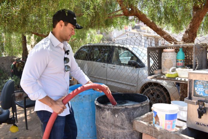 DISTRIBUYE GOBIERNO DE ENSENADA 15 MIL LITROS DE AGUA . lasnoticias.info