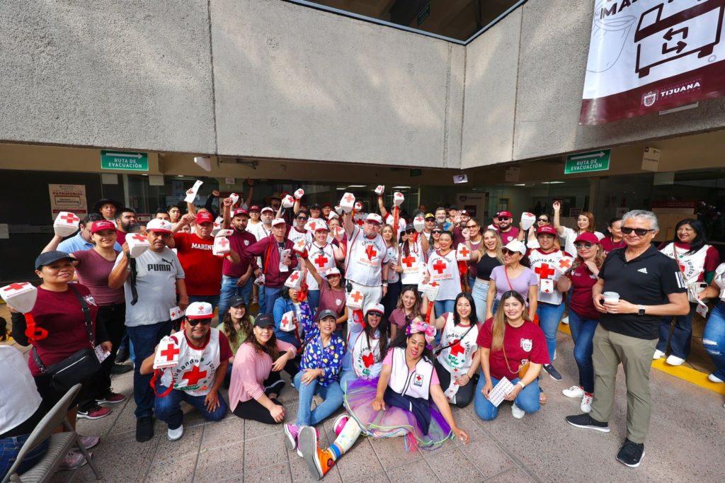 MÁS DE MIL FUNCIONARIOS DEL AYUNTAMIENTO DE TIJUANA "BOTEARON" PARA AYUDAR A LA COLECTA ANUAL DE LA CRUZ ROJA. lasnoticias.info