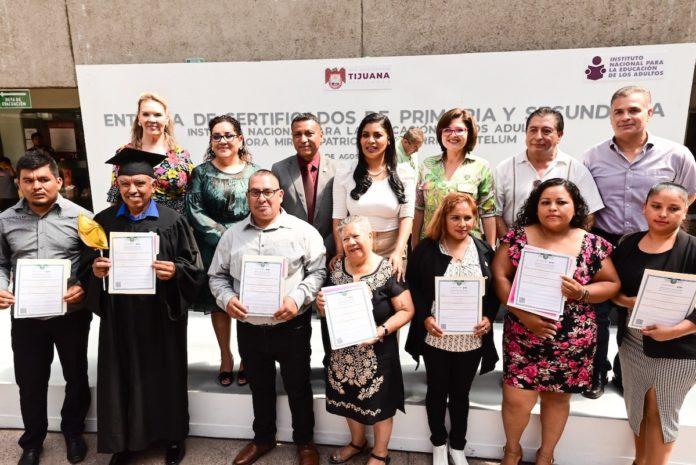 ENTREGA MONTSERRAT CABALLERO CERTIFICADOS DE INEA, RECONOCIÓ A LOS GRADUADOS SUS GANAS DE SUPERARSE. lasnoticias.info