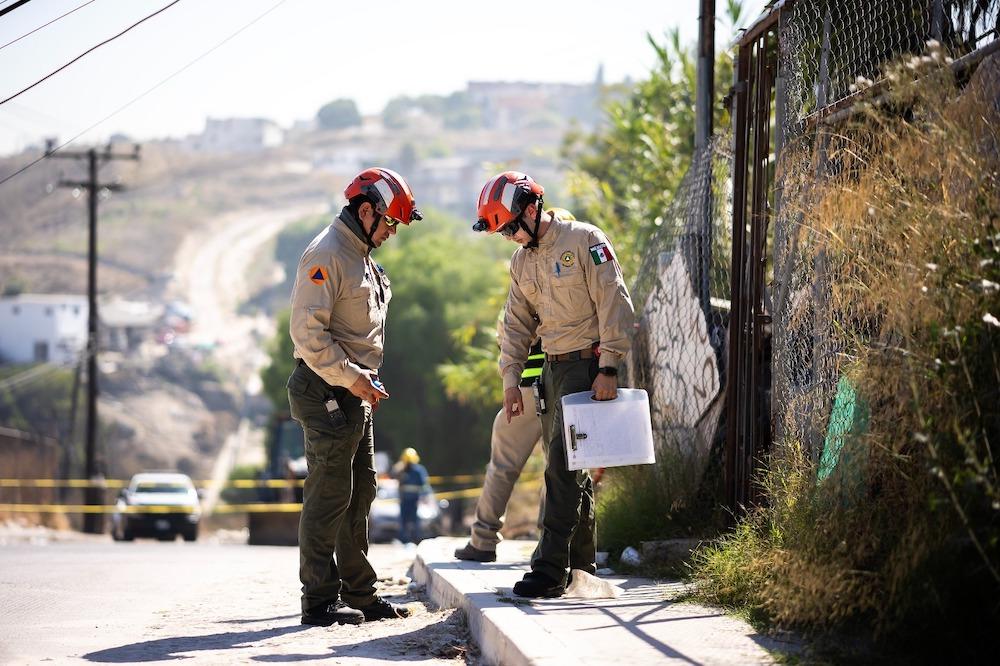 ATIENDE AYUNTAMIENTO DE TIJUANA DESLIZAMIENTO EN CAMINO VERDE CON INMEDIATEZ. lasnoticias.info