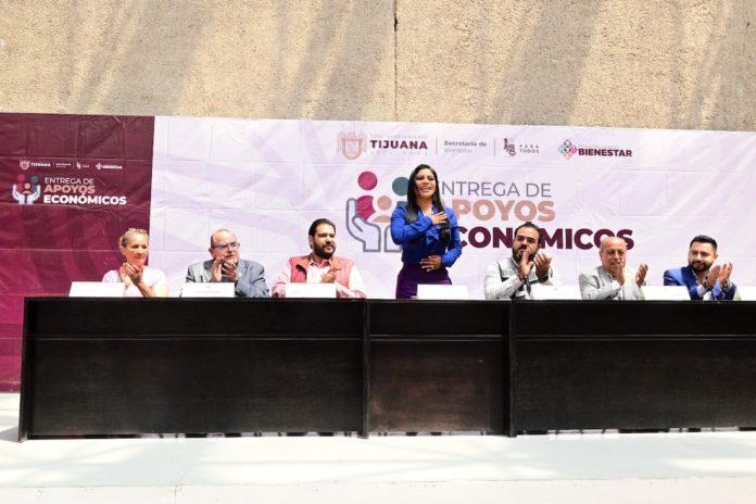 MONTSERRAT CABALLERO ENTREGA APOYOS ECONÓMICOS A 150 FAMILIAS TIJUANENSES. lasnoticias.info