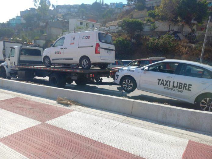 AYUNTAMIENTO REMOLCÓ 12 VEHÍCULOS POR INVADIR CARRIL DE LA RAMPA DE FRENADO. lasnoticias.info