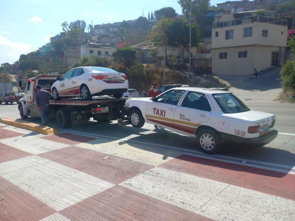 AYUNTAMIENTO REMOLCÓ 12 VEHÍCULOS POR INVADIR CARRIL DE LA RAMPA DE FRENADO. lasnoticias.info