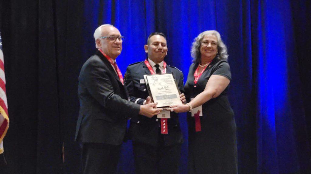 RECONOCEN A POLICÍA DE TIJUANA COMO "INSTRUCTOR D.A.R.E. DEL AÑO". lasnoticias.info