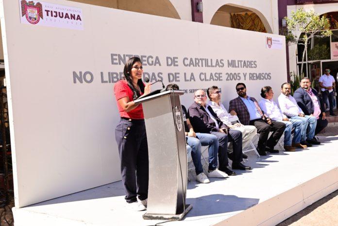 MONTSERRAT CABALLERO ENTREGÓ CARTILLAS MILITARES NO LIBERADAS A 350 JÓVENES. lasnoticias.info