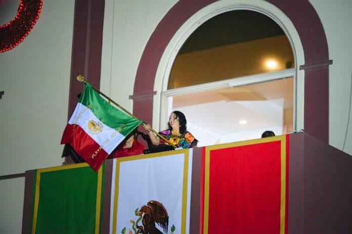 Encabeza Araceli Brown tradicional Grito de Independencia ante más de 5 mil rosaritenses. lasnoticias.info