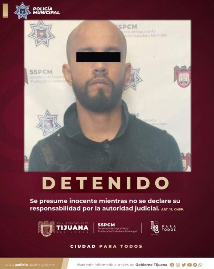 POLICIA MUNICIPAL ARRESTA A TRES SUJETOS QUE COLOCARON MANTA CON AMENAZA A FUNCIONARIOS MUNICIPALES. lasnoticias.info