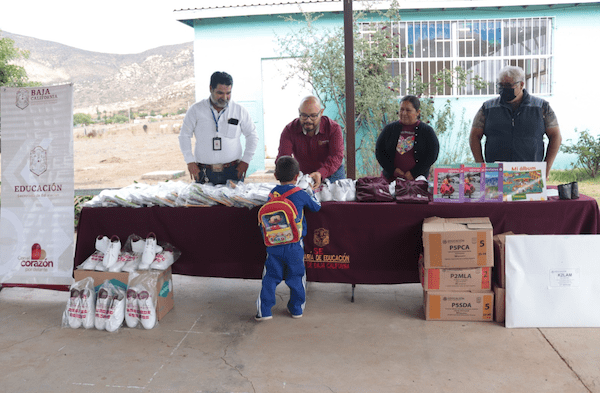 ENTREGA SECRETARÍA DE EDUCACIÓN APOYOS EDUCATIVOS A ESCUELAS DE SAN JOSÉ DE LA ZORRA. lasnoticias.info