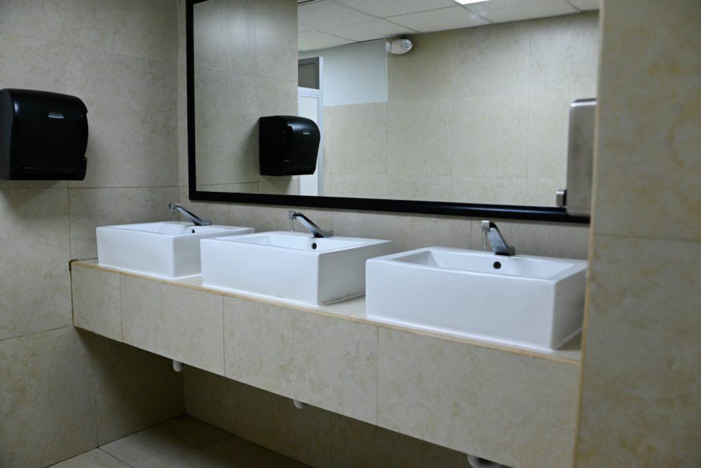 GOBIERNO DE MONTSERRAT CABALLERO INAUGURA BAÑO NEUTRO EN PALACIO MUNICIPAL. lasnoticias.info