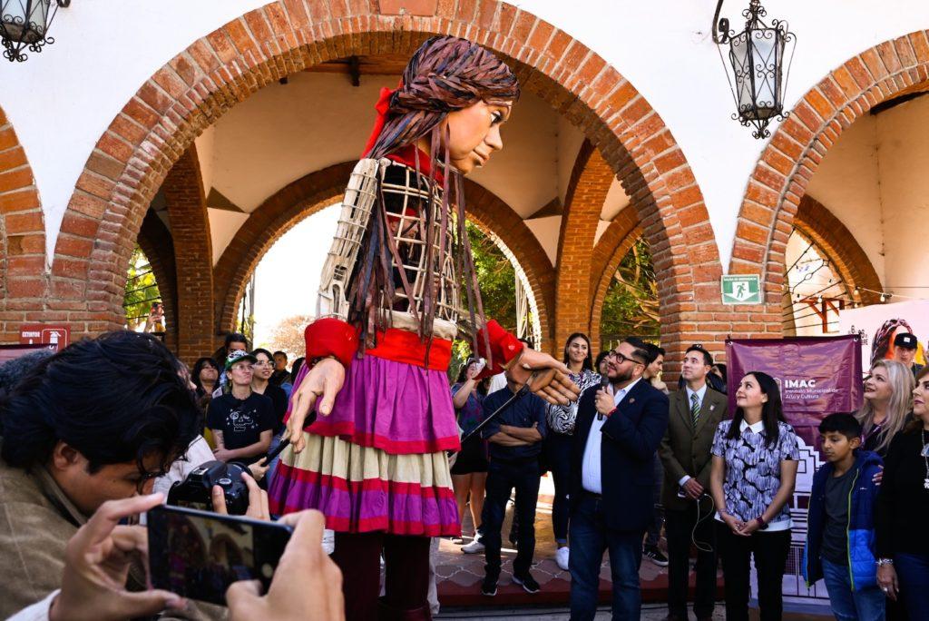 FUNCIONARIOS MUNICIPALES ACOMPAÑARON A AMAL EN RECORRIDO POR LAS TRADICIONES MEXICANAS EN LA CASA DE LA CULTURA PLAYAS DE TIJUANA. lasnoticias.info