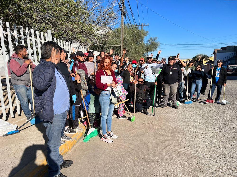 UNEN ESFUERZOS COMERCIANTES DE MERCADOS SOBRE RUEDAS EN JORNADA DE LIMPIEZA. lasnoticias.info