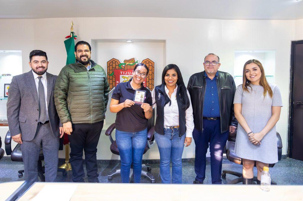 CON ENTREGA DE PERMISOS, REITERA ALCALDESA MONTSERRAT CABALLERO SU COMPROMISO CON EL SECTOR TRABAJADOR DE TIJUANA. lasnoticias.info