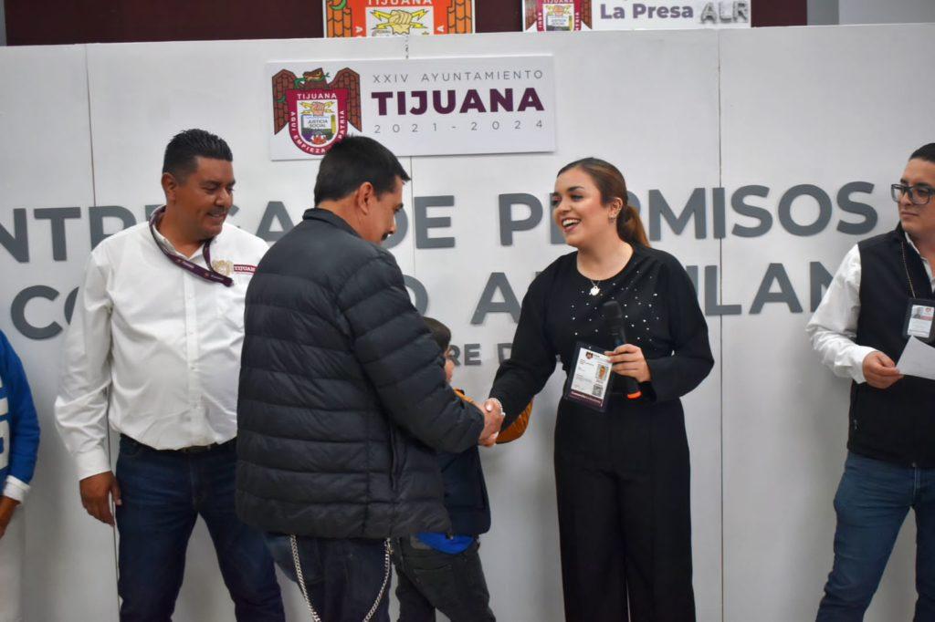 OTORGA GOBIERNO DE MONTSERRAT CABALLERO 80 PERMISOS A EMPRENDEDORES DEL ESTE DE TIJUANA. lasnoticias.info