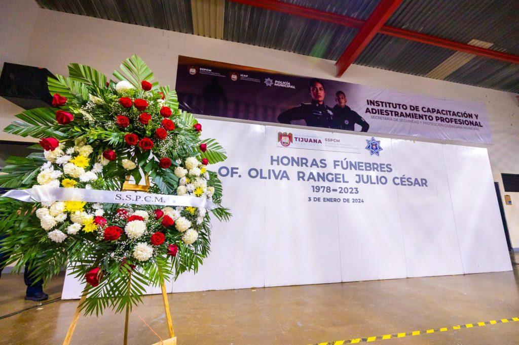 RINDE AYUNTAMIENTO DE TIJUANA HONRAS FÚNEBRES AL OFICIAL JULIO CÉSAR OLIVA. lasnoticias.info