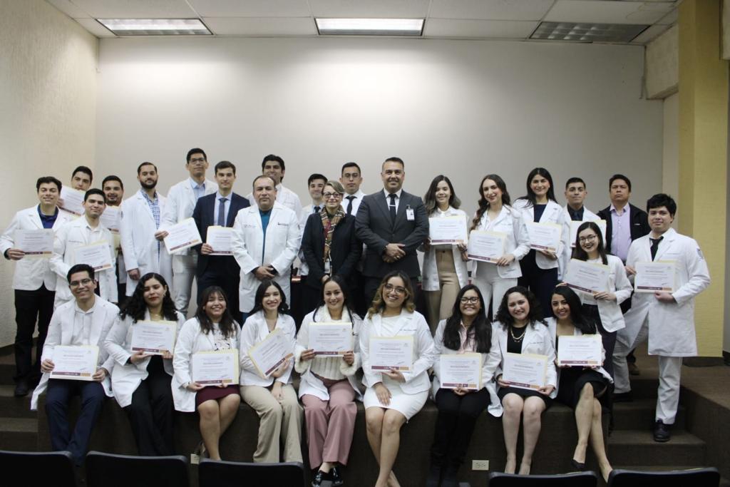 EGRESAN 28 MÉDICOS INTERNOS DEL HOSPITAL GENERAL DE MEXICALI. lasnoticias.info