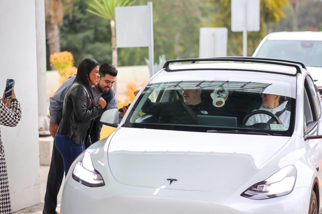 ALCALDESA MONTSERRAT CABALLERO DA BANDERAZO DE ARRANQUE AL CARRIL FAST LANE PARA ESTUDIANTES TRANSFRONTERIZOS. lasnoticias.info