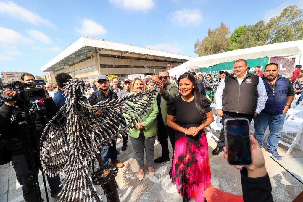 GOBIERNO DE MONTSERRAT CABALLERO DONÓ UNIDADES CHATARRA PARA CREACIÓN DE ARTE. lasnoticias.info