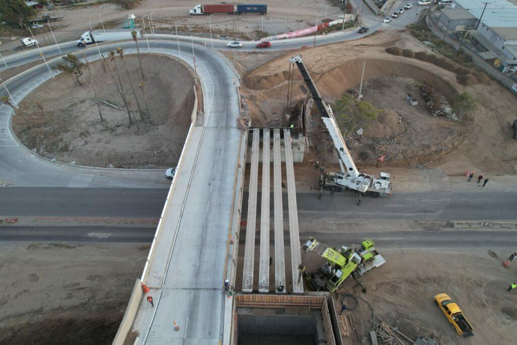 CONCLUYE SIDURT MONTAJE DE TRABES EN NUEVO PUENTE DEL NODO VIAL EL SAUZAL EN ENSENADA. lasnoticias.info