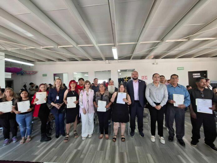 ENTREGA DIF BC 21 CERTIFICADOS DE ESTUDIOS DE PRIMARIA Y SECUNDARIA A PERSONAS ADULTAS. lasnoticias.info