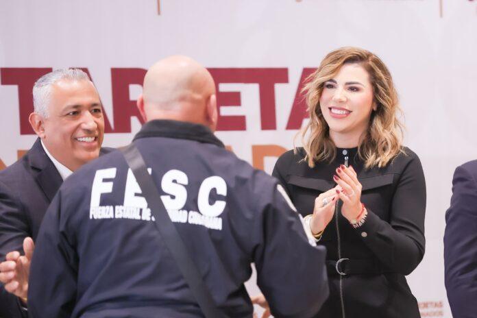 ENTREGA GOBERNADORA MARINA DEL PILAR HISTÓRICAS PRIMERAS TARJETAS DE PENSIÓN A POLICÍAS DE LA FESC. lasnoticias.info