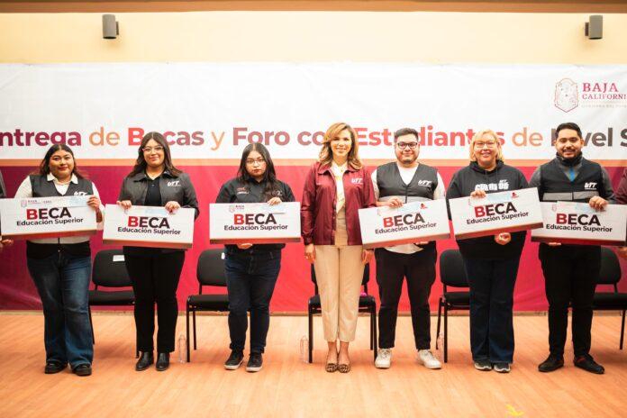 BENEFICIA GOBERNADORA MARINA DEL PILAR CON BECAS A ESTUDIANTES UNIVERSITARIOS. lasnoticias.info