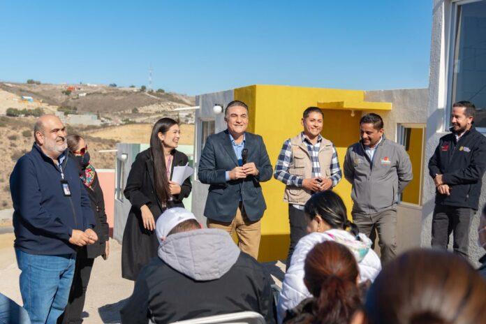 ENTREGAN GOBIERNOS DE MÉXICO Y BAJA CALIFORNIA HOGARES A FAMILIAS VÍCTIMAS DE DESLIZAMIENTOS EN TIJUANA. lasnoticias.info