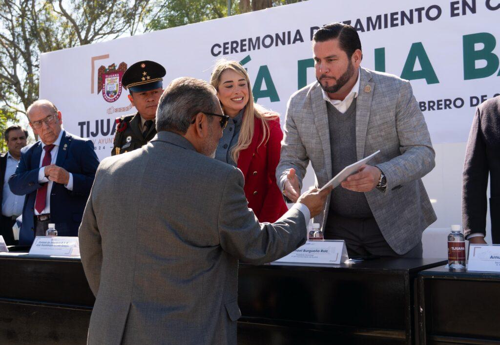 Encabeza Ismael Burgueño ceremonia del Día de la Bandera. lasnoticias.info