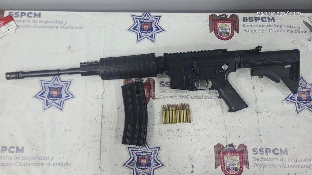 Detiene Policía Municipal a sujeto en posesión de un fusil de asalto y vehículo robado