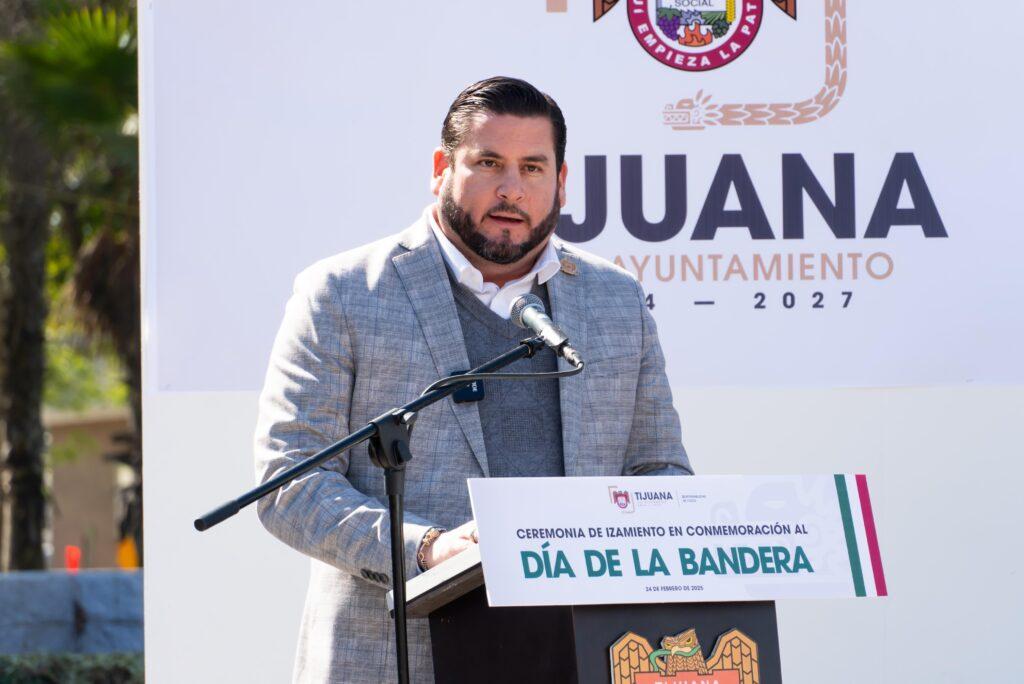 Encabeza Ismael Burgueño ceremonia del Día de la Bandera. lasnoticias.info