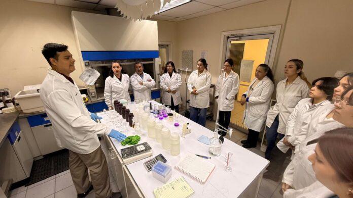 ESTUDIANTES DE INGENIERÍA QUÍMICA DEL ITM VISITAN EL LABORATORIO DE CONTROL DE PROCESOS DE CESPM. lasnoticias.info