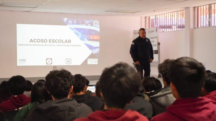 Imparten agentes municipales capacitación sobre acoso escolar