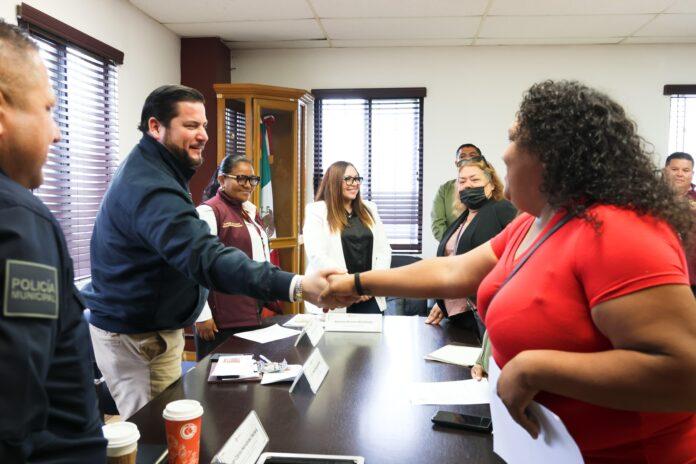 Atiende Ismael Burgueño a colonos de San Antonio de los Buenos en Miércoles de Delegación.lasnoticias.info