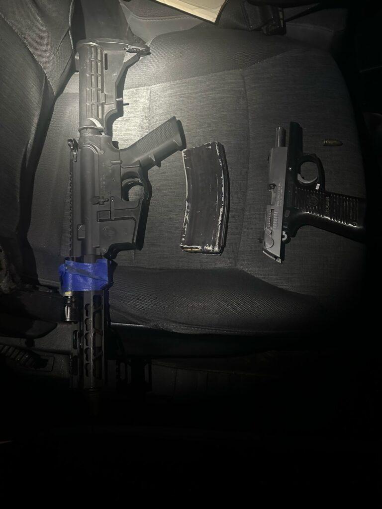 Detiene la Policía Municipal a dos personas por portación de arma de fuego en Lomas Verdes.lasnoticias.info