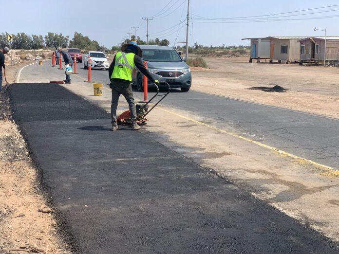 TRABAJA SIDURT EN BACHEO EN SECTOR CARRETERO DEL VALLE DE MEXICALI.lasnoticias.info
