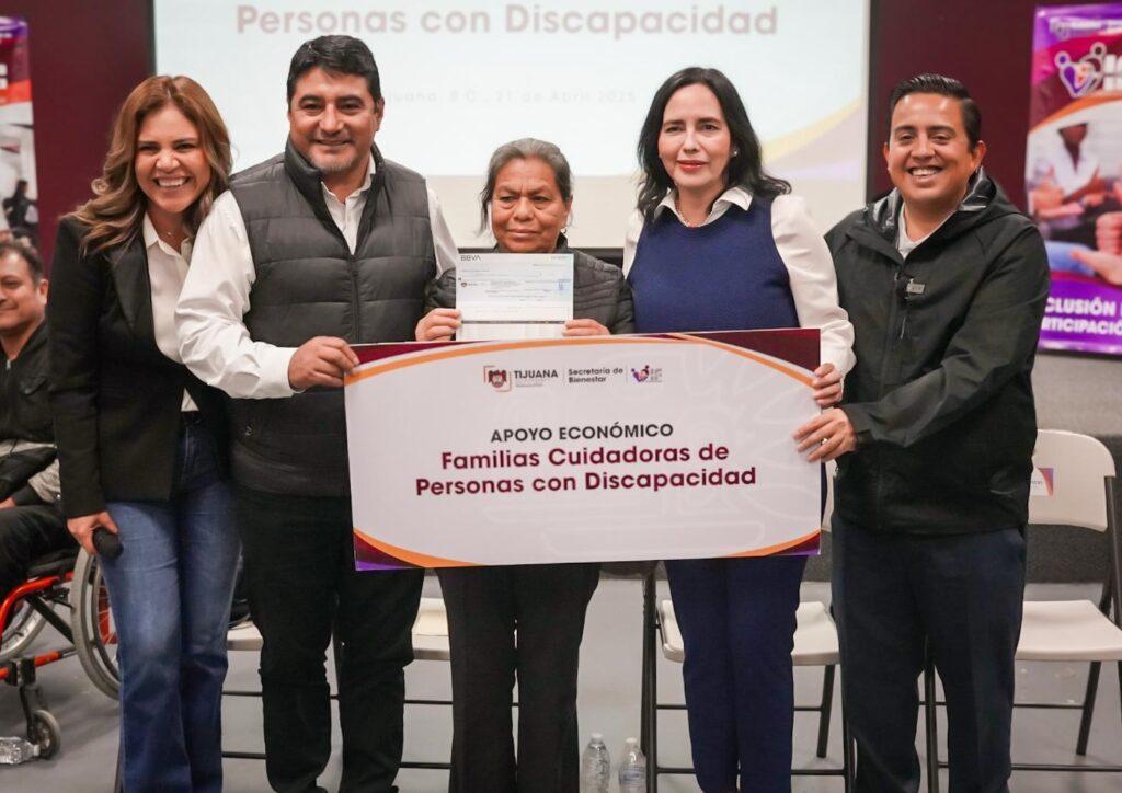 Entrega XXV Ayuntamiento de Tijuana apoyos a cuidadores de personas con discapacidad.lasnoticias.info