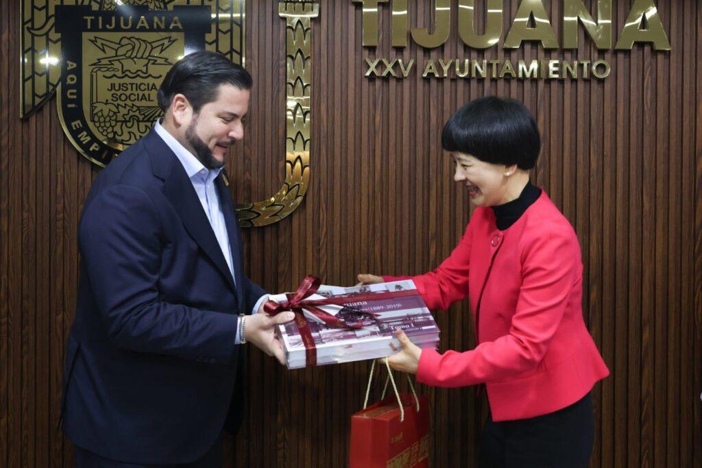 Recibe Ismael Burgueño visita de la Cónsul General de la República Popular China en Tijuana, Fu Xinrong.lasnoticias.info