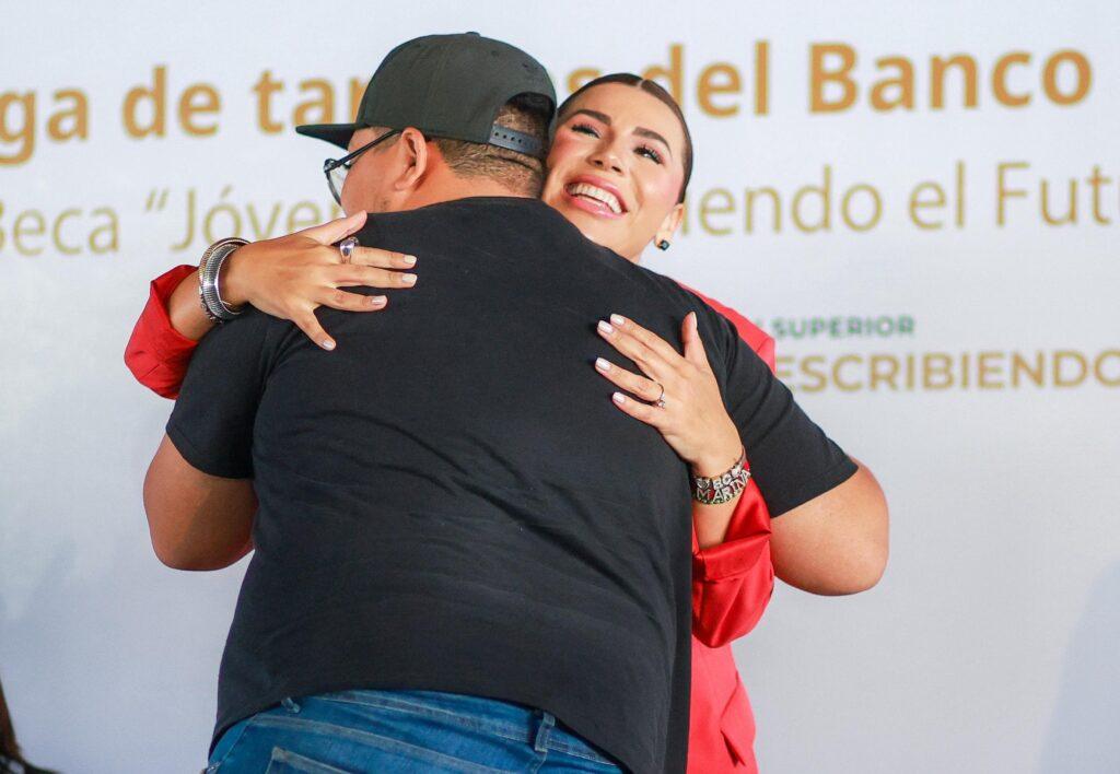 ENCABEZA GOBERNADORA MARINA DEL PILAR ENTREGA DE TARJETAS “JÓVENES ESCRIBIENDO EL FUTURO” EN BENEFICIO DE ESTUDIANTES UNIVERSITARIOS.lasnoticias.info
