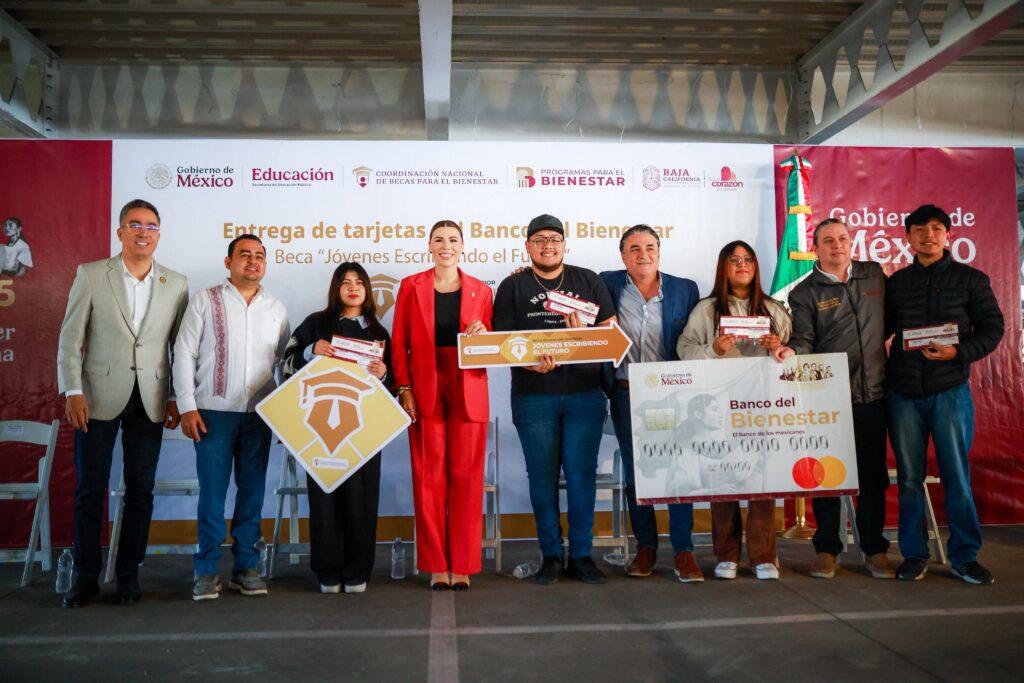ENCABEZA GOBERNADORA MARINA DEL PILAR ENTREGA DE TARJETAS “JÓVENES ESCRIBIENDO EL FUTURO” EN BENEFICIO DE ESTUDIANTES UNIVERSITARIOS.lasnoticias.info