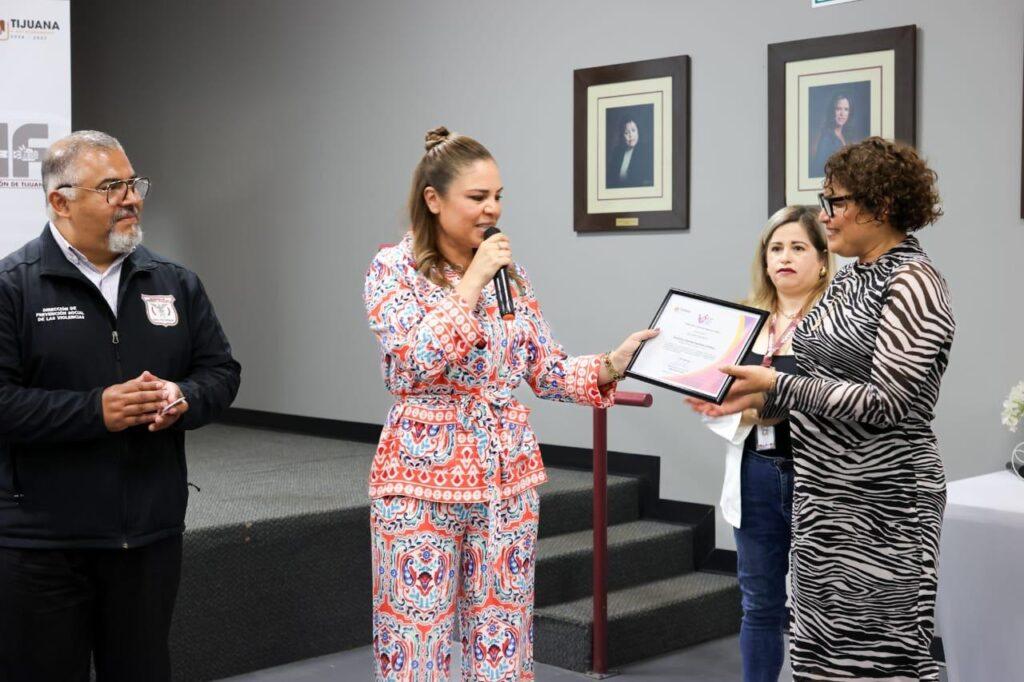 Celebra Gobierno de Tijuana 27 Aniversario de la Línea de Intervención en Crisis 075.lasnoticias.info