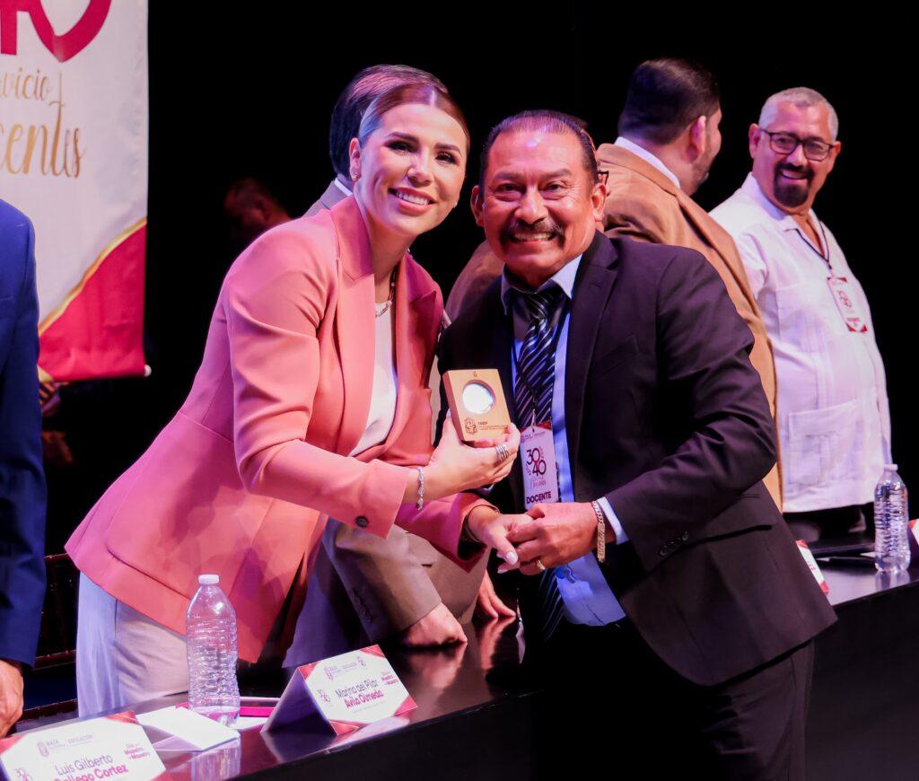 RECONOCE GOBERNADORA MARINA DEL PILAR ENTREGA DEL MAGISTERIO CON APOYOS QUE HONRAN SU TRAYECTORIA.lasnoticias.info