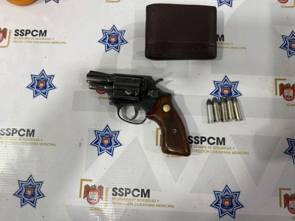 Arresta Policía Municipal a sujeto por robo con violencia en flagrancia y portación de arma de fuego.lasnoticias.info